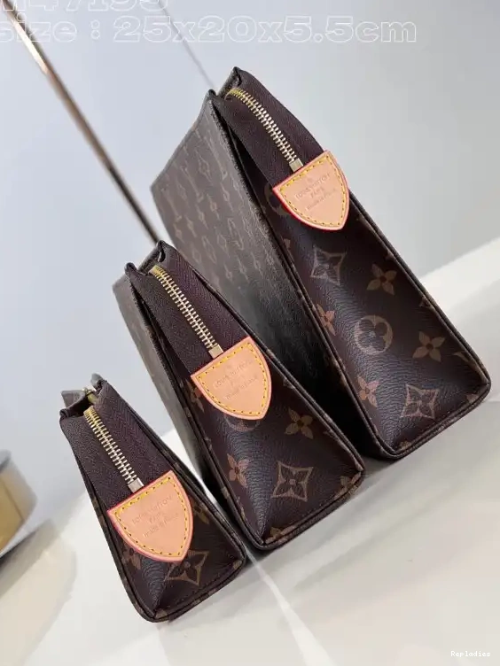 Cheap Toilet Pouch-25*20*5.5cm VUITTON Trio LOUIS 0623